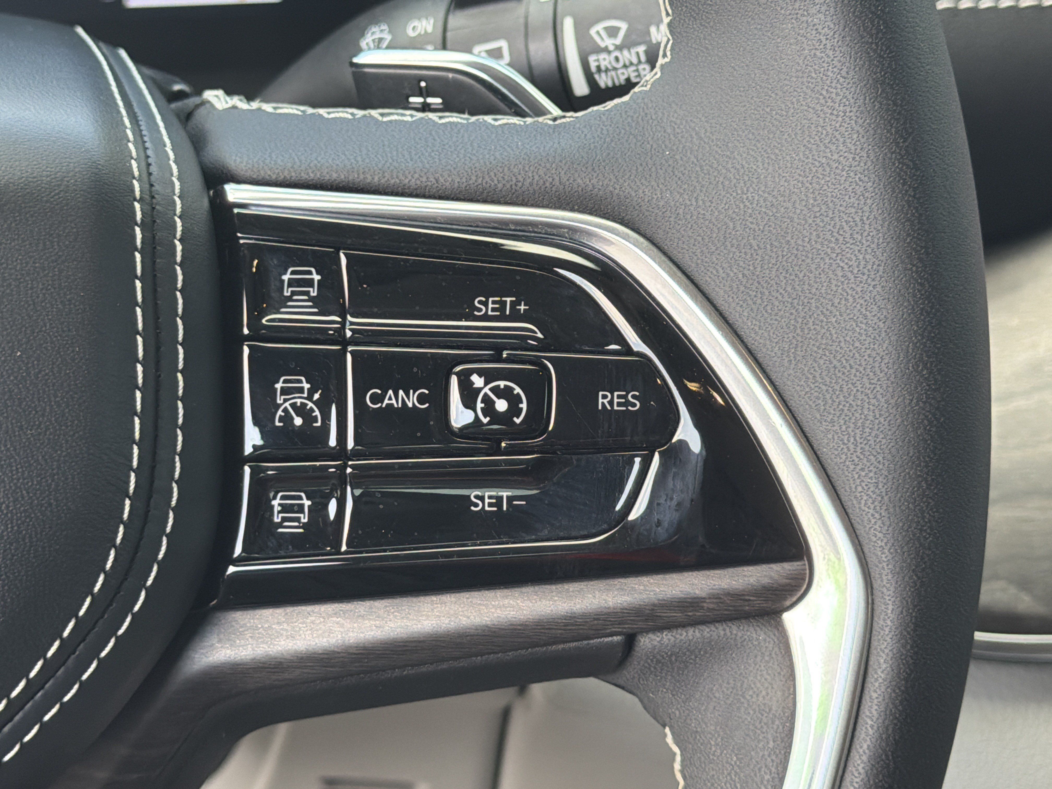 Used 2023 Jeep Grand Cherokee L Overland RWD image 30