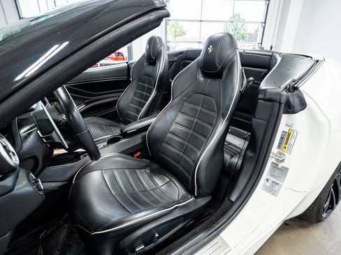 Used 2016 Ferrari California T image 40