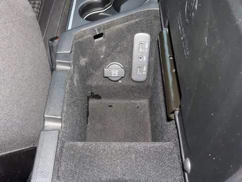 Used 2019 Dodge Challenger SXT image 20