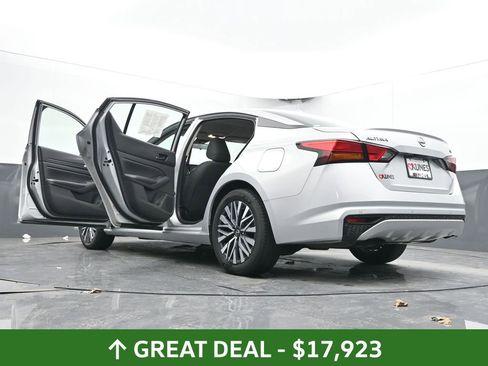 Used 2024 Nissan Altima 2.5 SV FWD image 67
