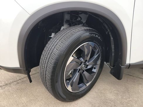 Used 2026 Nissan Rogue SV FWD image 31
