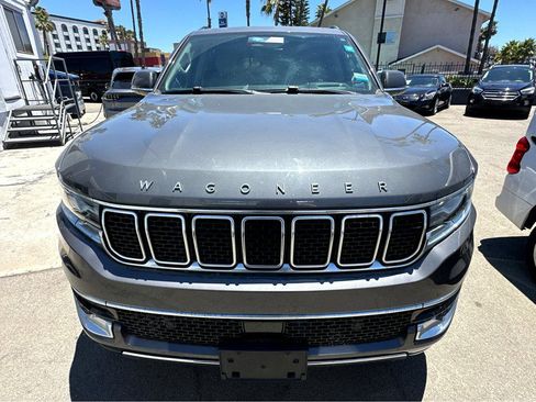 Used 2022 Jeep Wagoneer Series III w/ Premium Group I AWD/4WD image 2