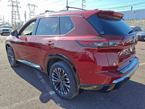 New 2025 Nissan Rogue Platinum image 3