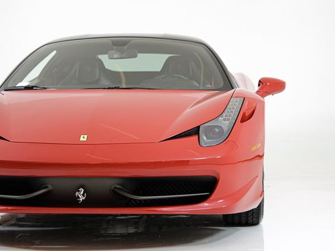 Used 2015 Ferrari 458 Italia Coupe RWD image 11