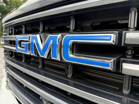 Used 2022 GMC Sierra 2500 AT4 w/ AT4 Premium Plus Package AWD/4WD image 10