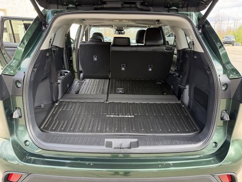 Certified 2025 Toyota Highlander XLE image 32