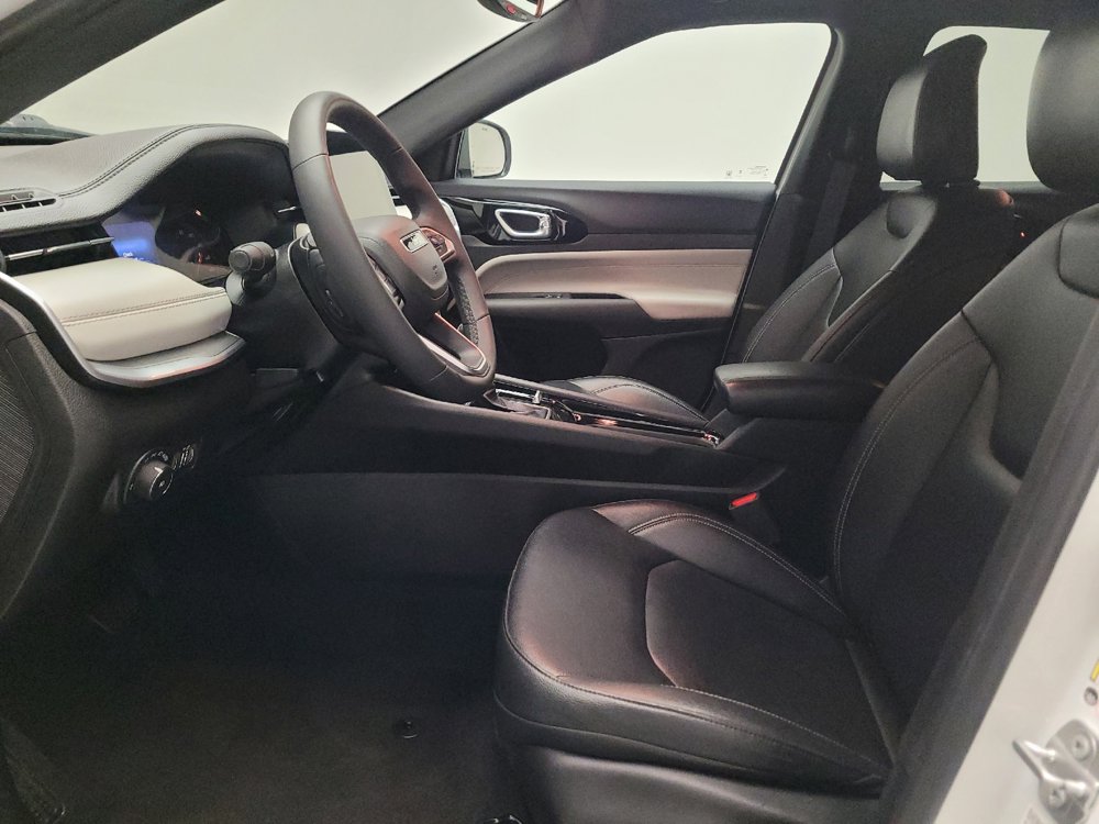 Used 2025 Jeep Compass Limited AWD/4WD image 17