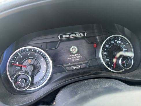 Used 2019 RAM 1500 Laramie AWD/4WD image 2