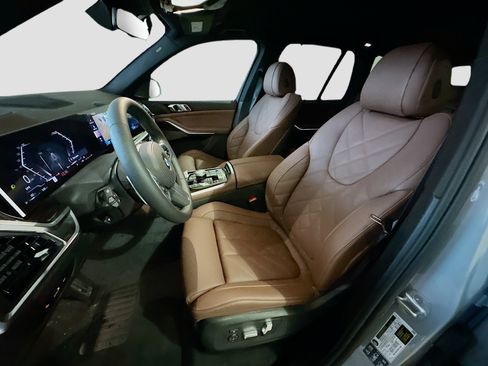 Used 2026 BMW X5 xDrive40i w/ Executive Package image 16