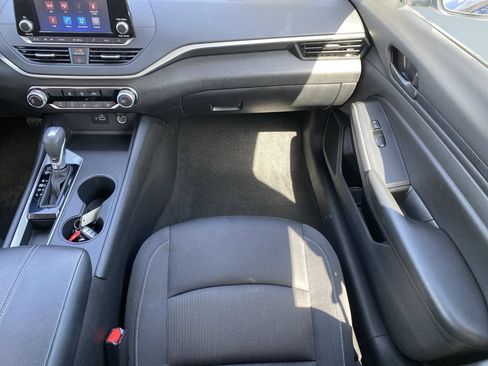Used 2024 Nissan Altima 2.5 S FWD image 15
