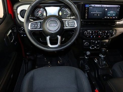 Used 2025 Jeep Wrangler Unlimited Sahara AWD/4WD image 3