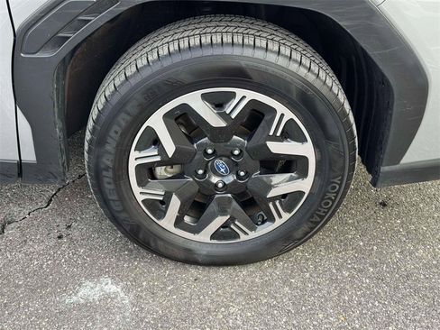 Used 2025 Subaru Forester Premium image 8