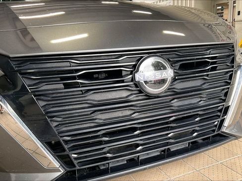 Used 2025 Nissan Altima 2.5 SV FWD image 25
