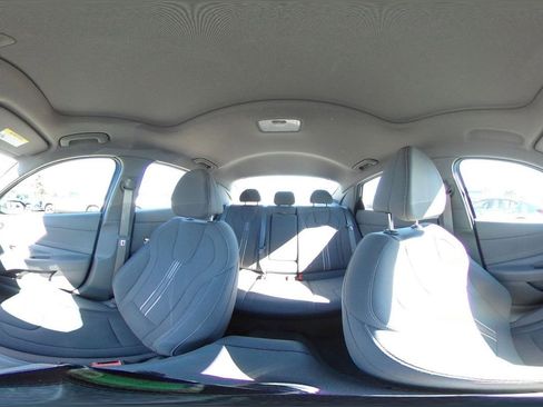 Used 2025 Hyundai Elantra SEL image 45