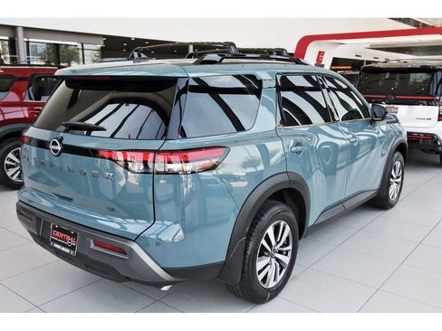 New 2026 Nissan Pathfinder SL image 4