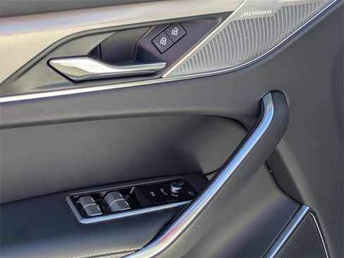 Used 2024 Jaguar F-PACE R-Dynamic S image 16