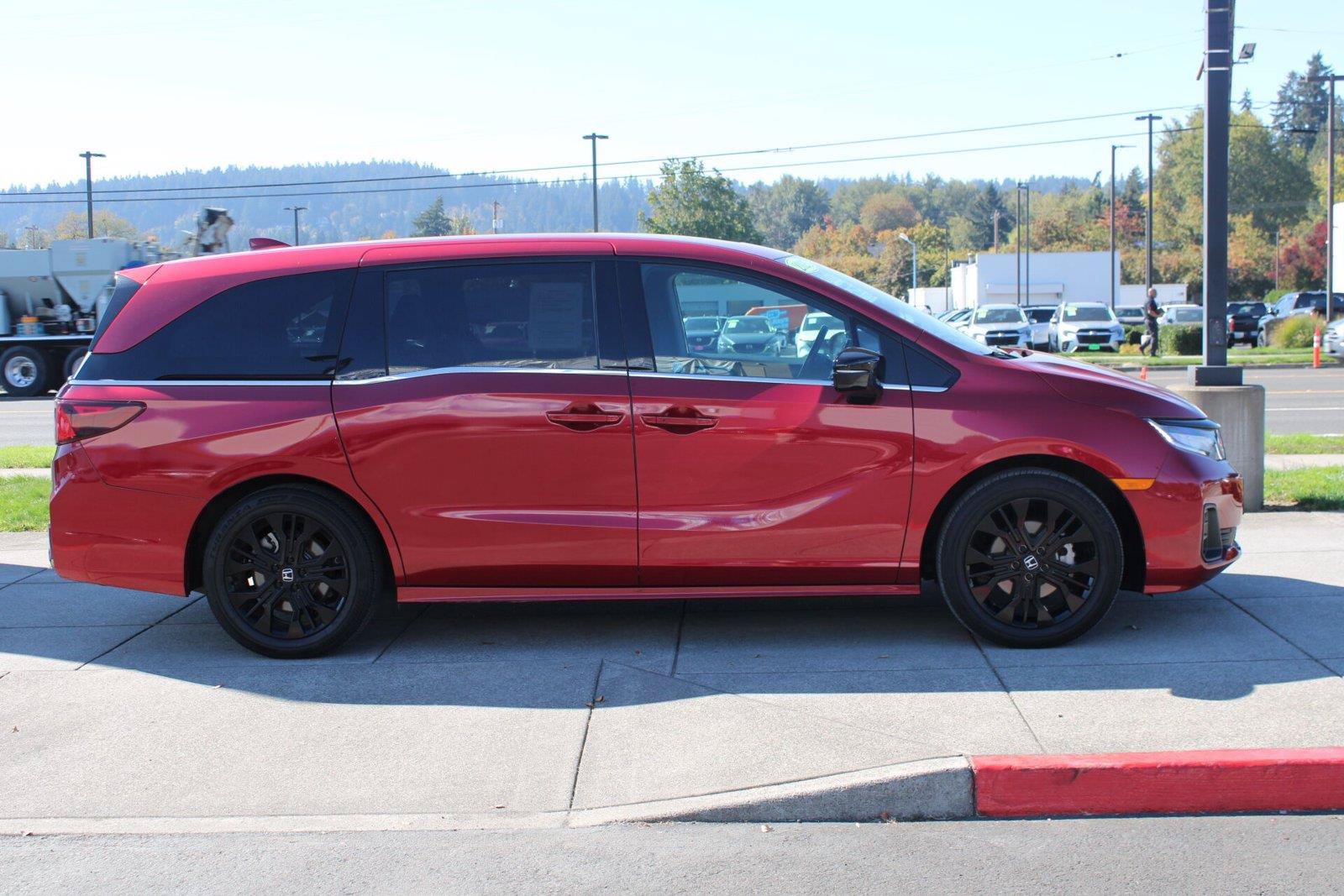 Used 2025 Honda Odyssey Sport-L image 6