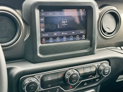 Used 2023 Jeep Wrangler Willys image 14