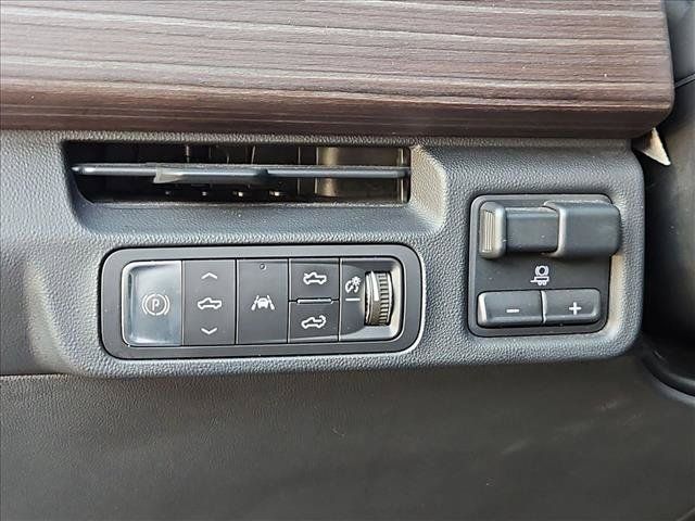 Used 2024 GMC Sierra EV Denali AWD/4WD image 22