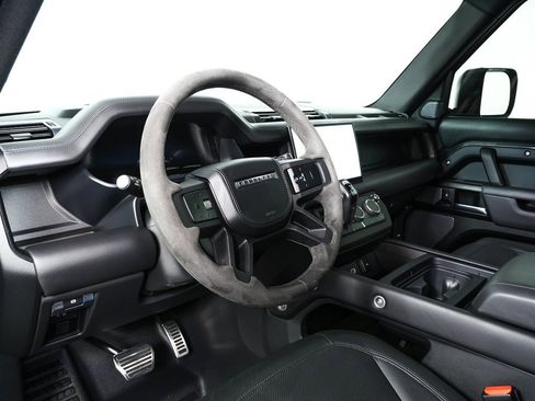 Used 2023 Land Rover Defender 110 V8 image 4