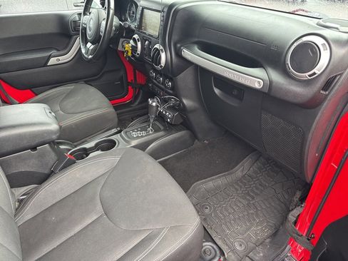 Used 2016 Jeep Wrangler Unlimited Rubicon w/ Connectivity Group image 45