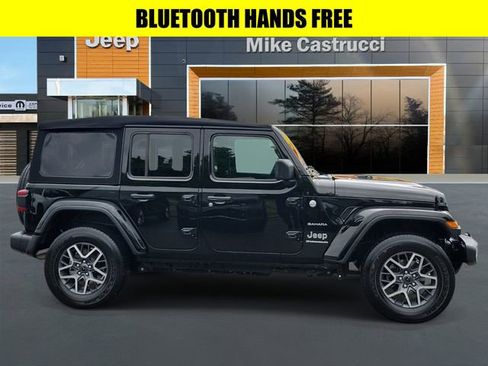Used 2024 Jeep Wrangler Unlimited Sahara AWD/4WD image 3