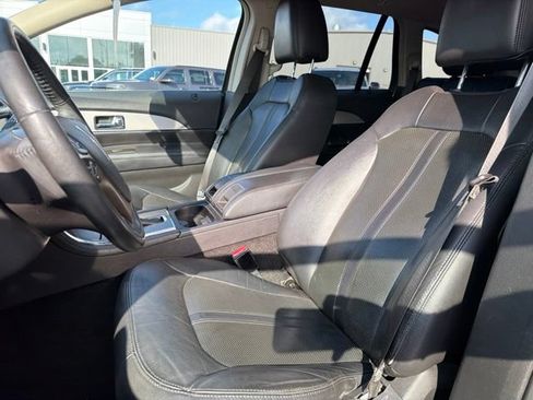 Used 2012 Lincoln MKX FWD image 16