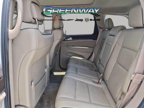 Used 2017 Jeep Grand Cherokee Overland RWD image 15
