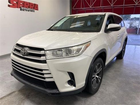 Used 2019 Toyota Highlander LE image 13