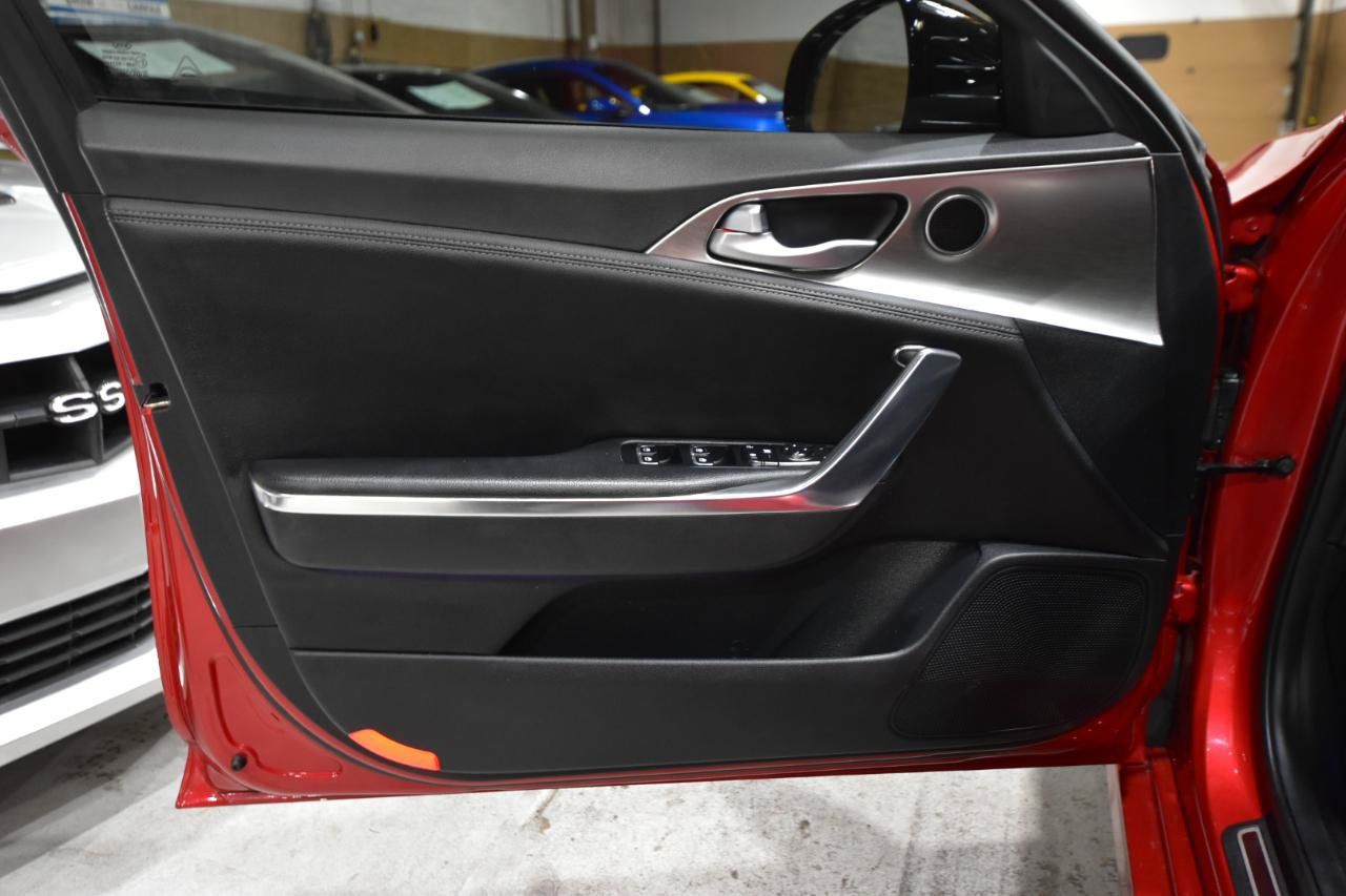 Used 2022 Kia Stinger GT1 AWD/4WD image 11