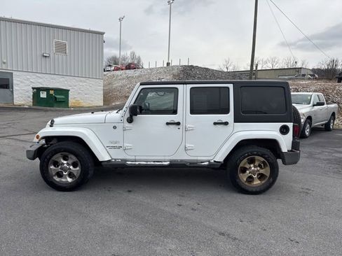 Used 2012 Jeep Wrangler Unlimited Sahara w/ Dual Top Group AWD/4WD image 5