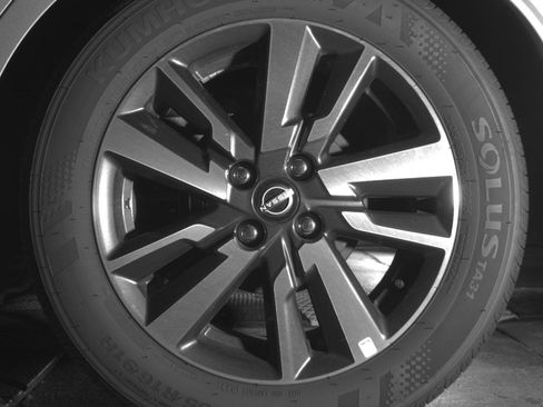 Used 2025 Nissan Versa SV FWD image 17