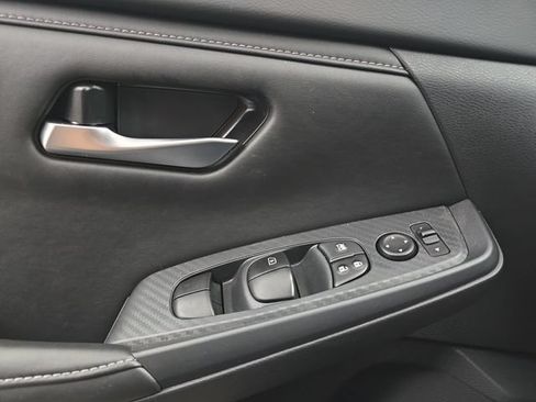 Used 2025 Nissan Sentra SV FWD image 25