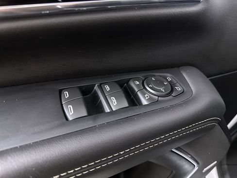Used 2025 GMC Yukon Elevation AWD/4WD image 24