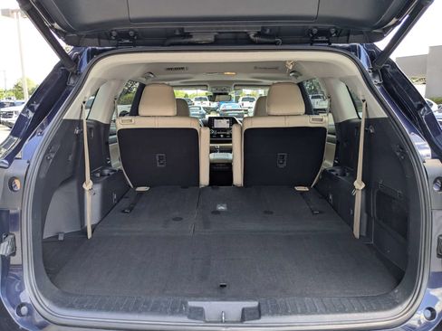 Used 2020 Toyota Highlander XLE AWD/4WD image 13