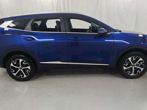 Used 2025 Kia Sportage EX AWD/4WD image 2