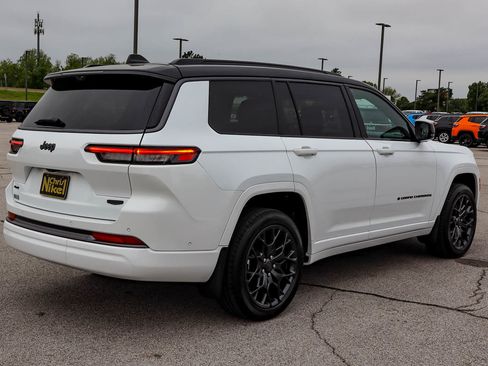 New 2026 Jeep Grand Cherokee L Summit w/ Obsidian Package AWD/4WD image 5