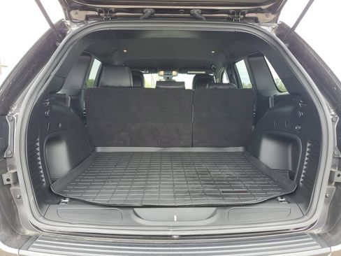 Used 2021 Jeep Grand Cherokee Laredo AWD/4WD image 9