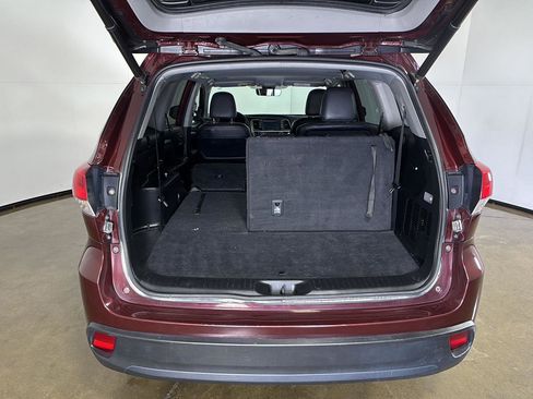 Used 2019 Toyota Highlander XLE AWD/4WD image 15