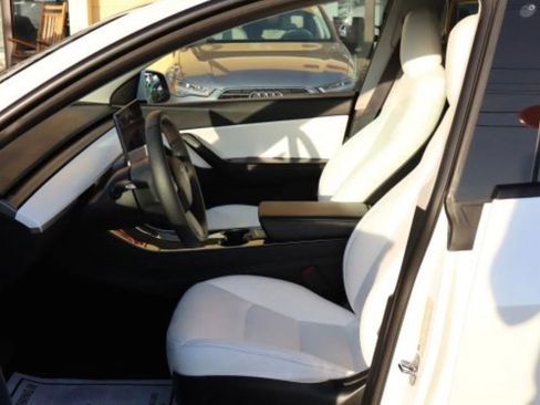 Used 2020 Tesla Model Y Long Range image 15