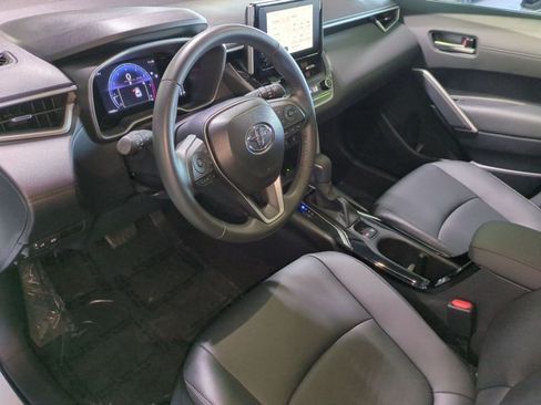 Used 2025 Toyota Corolla Cross XLE w/ Convenience Package FWD image 10