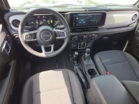 Used 2025 Jeep Wrangler Unlimited Sahara AWD/4WD image 8