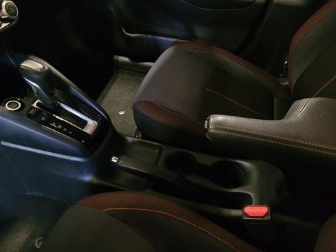 Used 2020 Nissan Versa SR FWD image 26