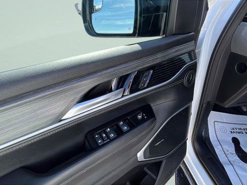 Used 2024 Jeep Wagoneer Series II w/ Flexible Seating Group image 10