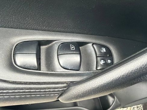 Used 2022 Nissan Rogue Sport SV image 17