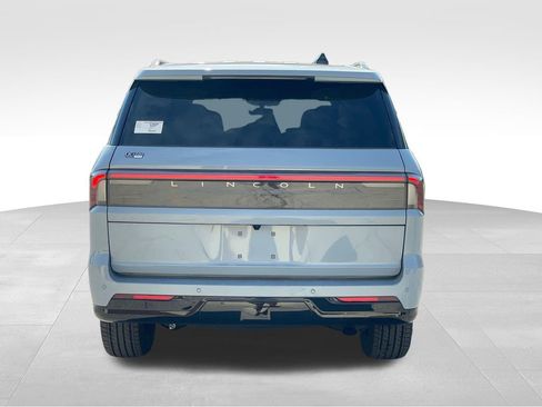 New 2025 Lincoln Navigator Reserve w/ Jet Appearance Package image 4