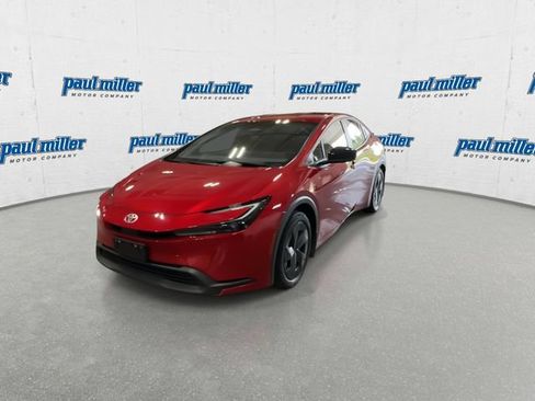 Used 2024 Toyota Prius LE AWD/4WD image 5