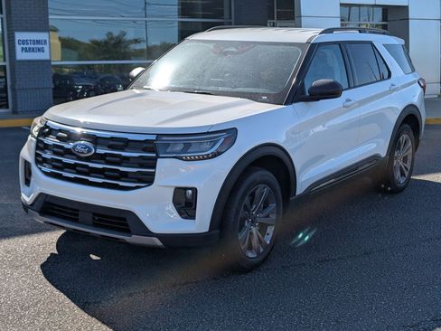 New 2026 Ford Explorer Active w/ Active Comfort Package AWD/4WD image 2