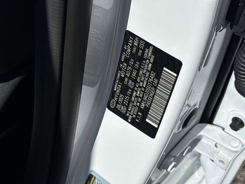 New 2025 Hyundai Elantra Limited w/ Cargo Package FWD image 43