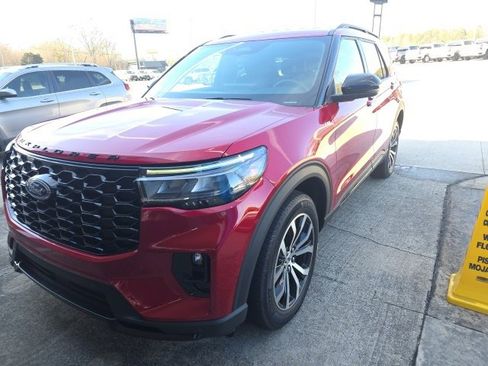 Used 2025 Ford Explorer ST-Line image 3